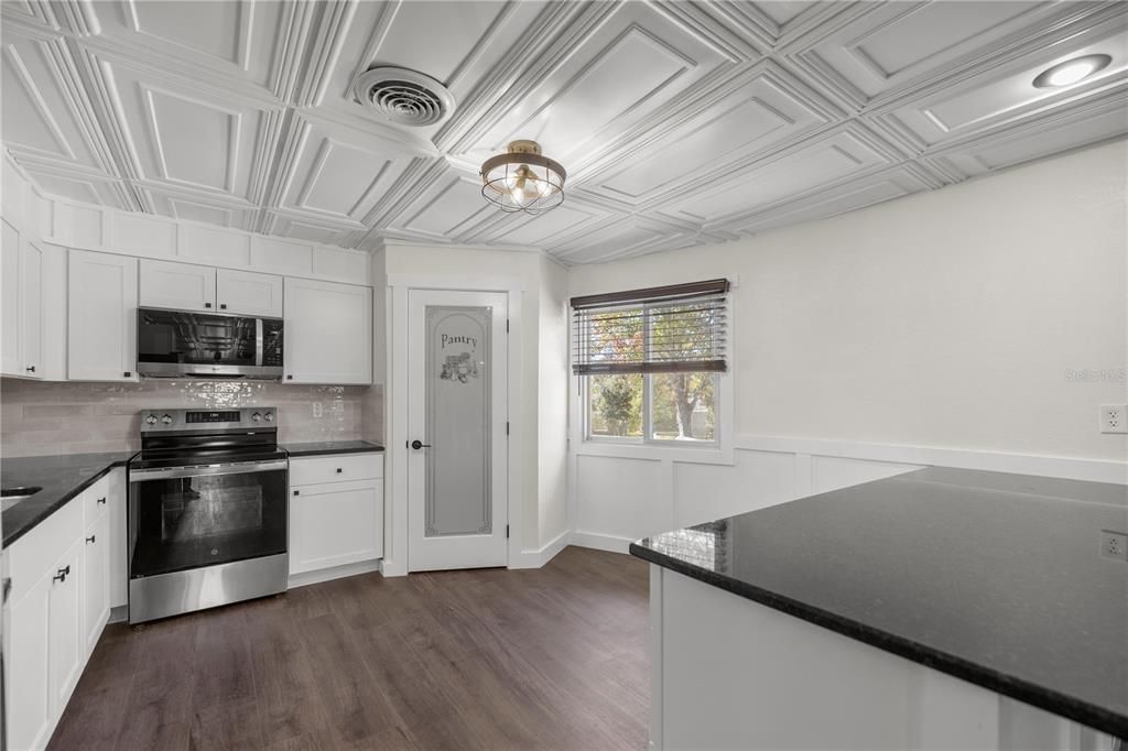 For Sale: $430,000 (3 beds, 2 baths, 1886 Square Feet)