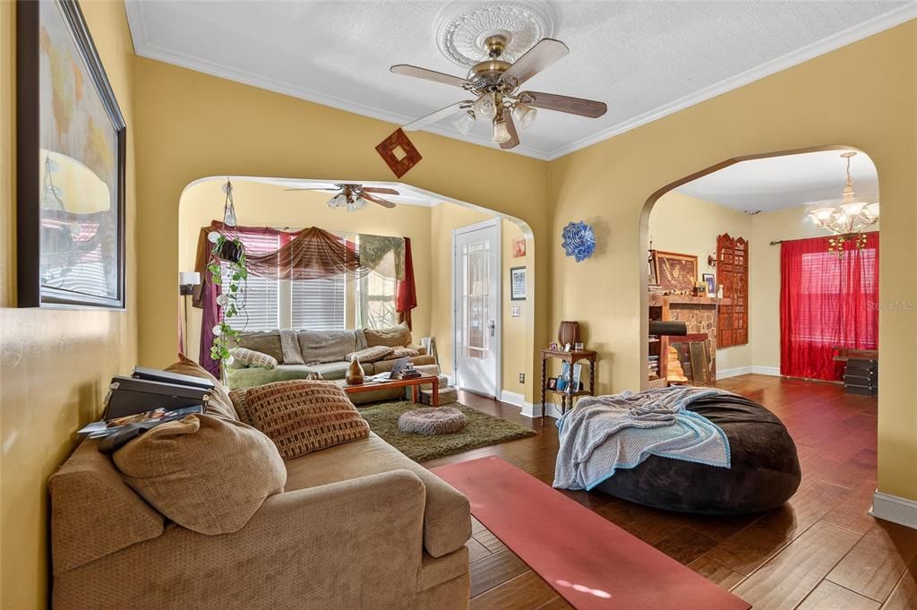 For Sale: $675,000 (3 beds, 2 baths, 1518 Square Feet)