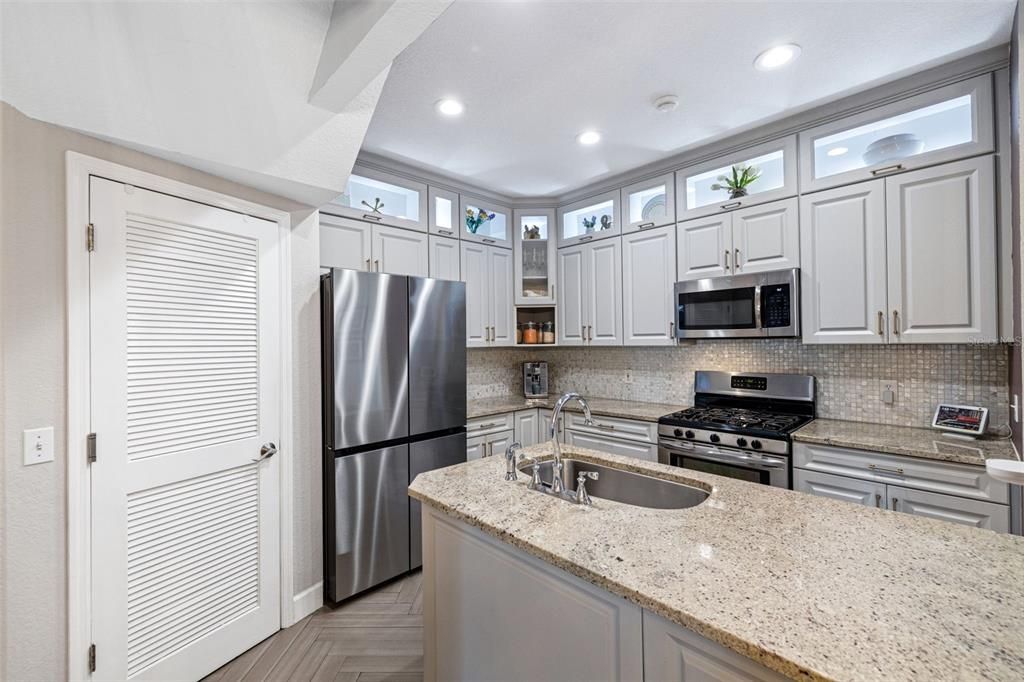 На продажу: $750,000 (3 спален, 2 ванн, 1689 Квадратных фут)