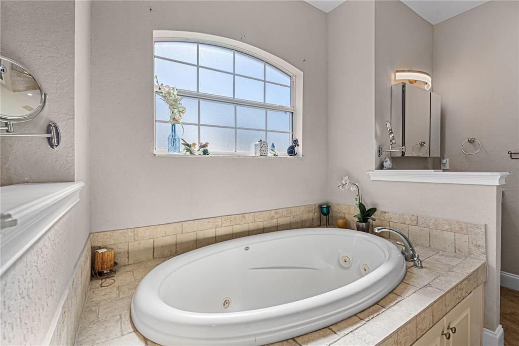 For Sale: $1,200,000 (3 beds, 3 baths, 2513 Square Feet)