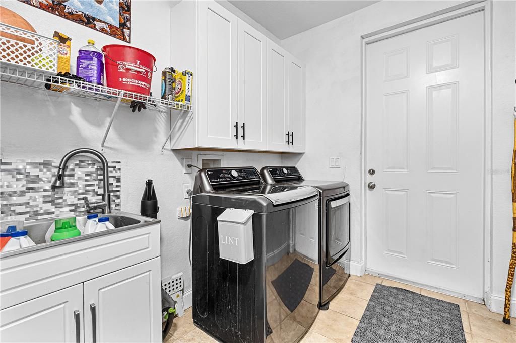 For Sale: $1,200,000 (3 beds, 3 baths, 2513 Square Feet)