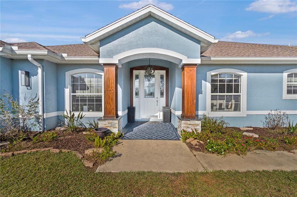 For Sale: $1,200,000 (3 beds, 3 baths, 2513 Square Feet)