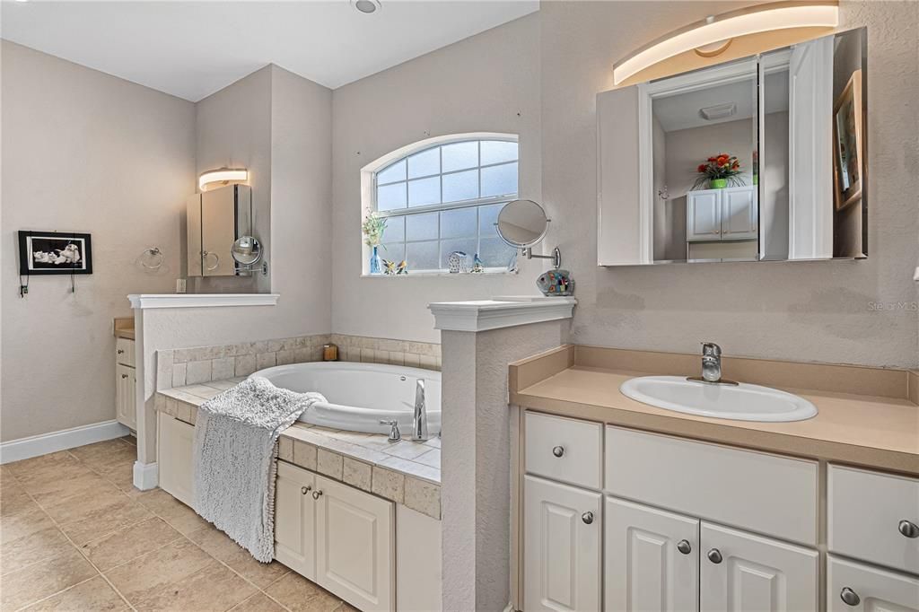 For Sale: $1,200,000 (3 beds, 3 baths, 2513 Square Feet)