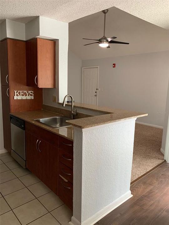 For Sale: $150,000 (1 beds, 1 baths, 754 Square Feet)