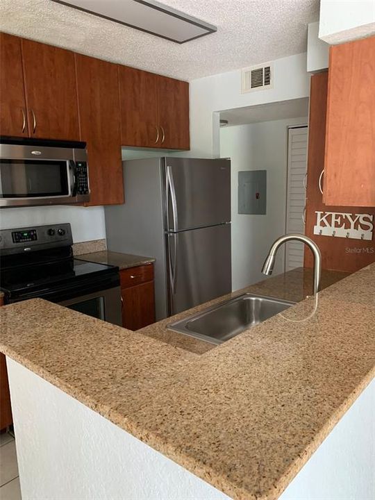 For Sale: $150,000 (1 beds, 1 baths, 754 Square Feet)