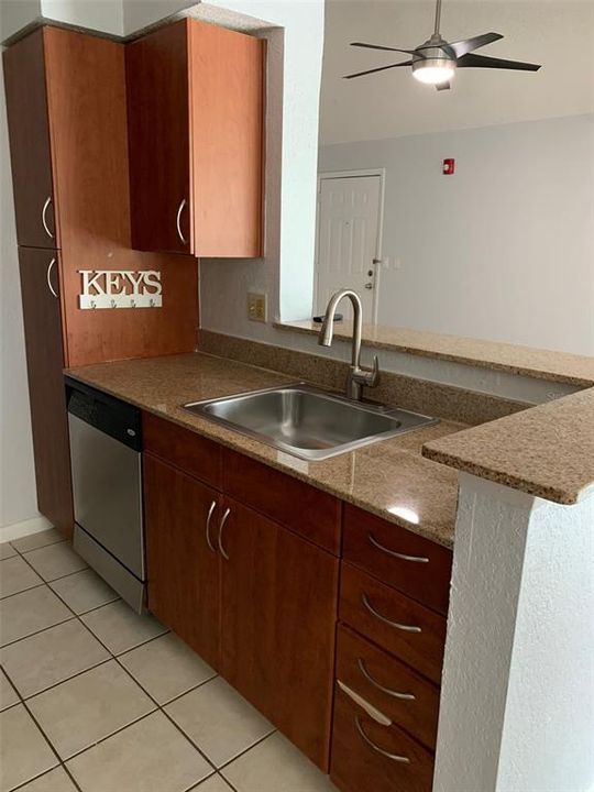 For Sale: $150,000 (1 beds, 1 baths, 754 Square Feet)