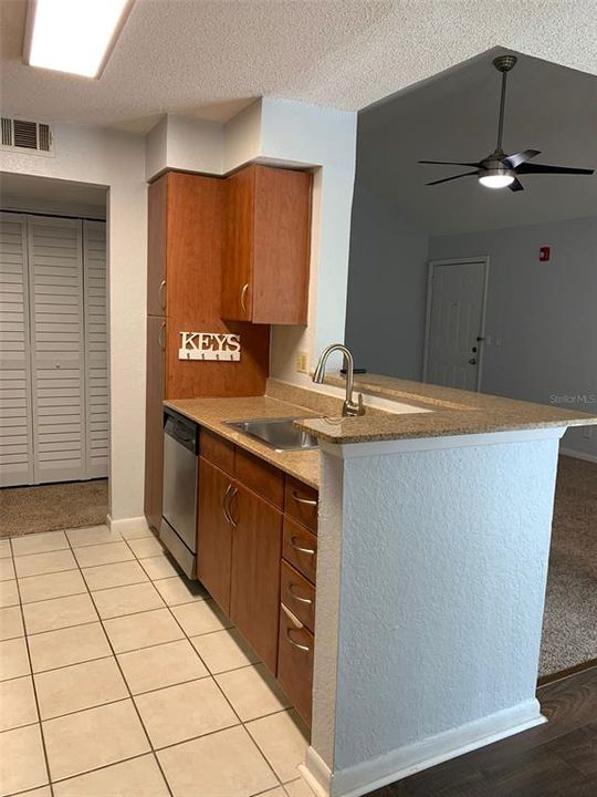 For Sale: $150,000 (1 beds, 1 baths, 754 Square Feet)