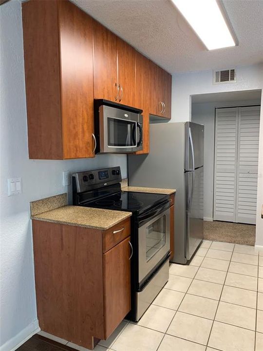 For Sale: $150,000 (1 beds, 1 baths, 754 Square Feet)