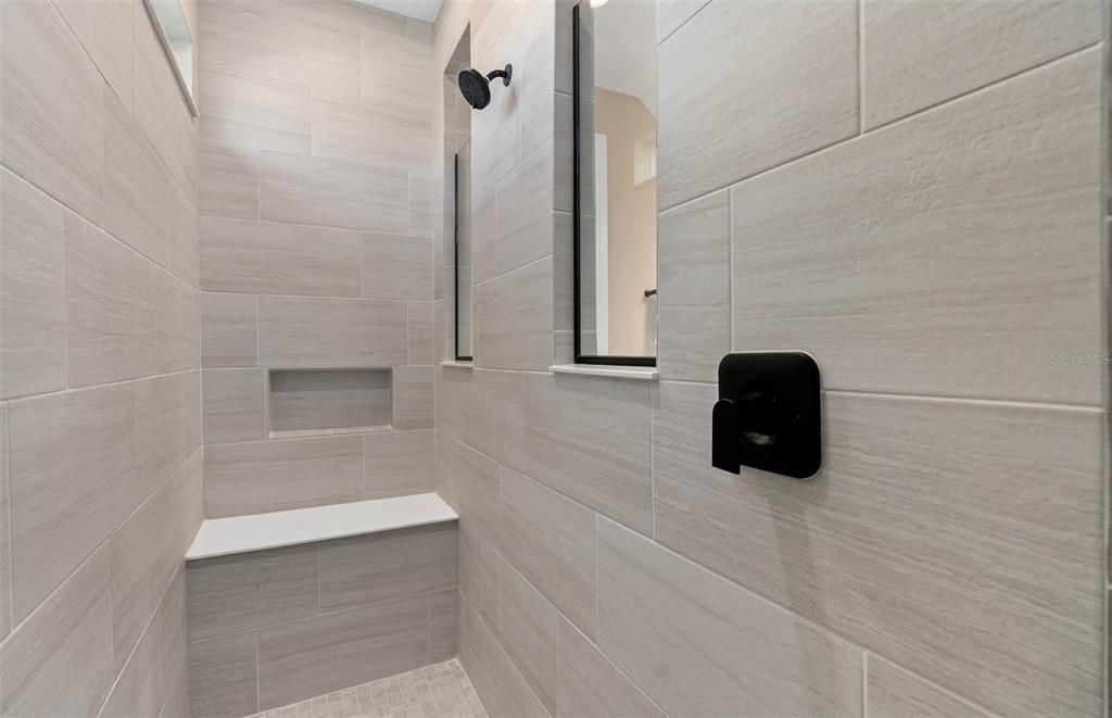 En Venta: $649,620 (4 camas, 3 baños, 2894 Pies cuadrados)