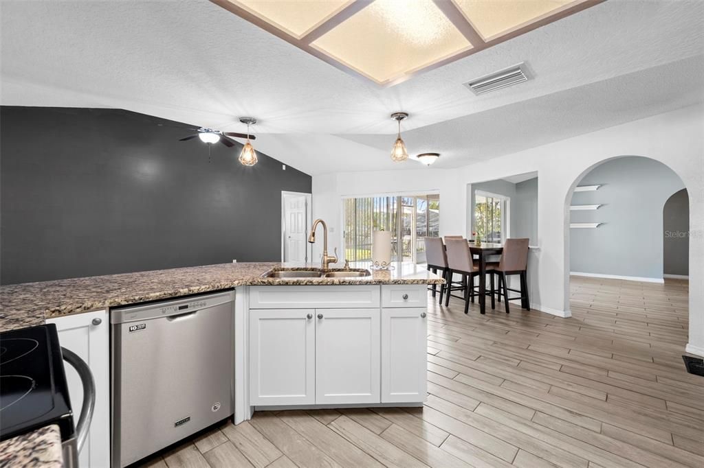 For Sale: $335,000 (3 beds, 2 baths, 1954 Square Feet)