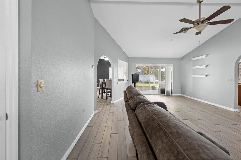 For Sale: $335,000 (3 beds, 2 baths, 1954 Square Feet)