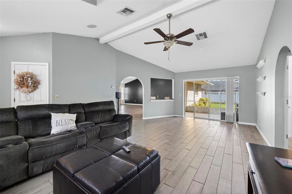 For Sale: $335,000 (3 beds, 2 baths, 1954 Square Feet)