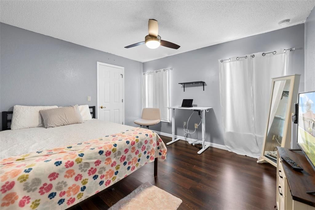 For Sale: $335,000 (3 beds, 2 baths, 1954 Square Feet)