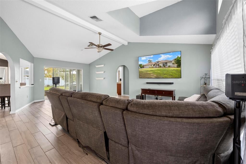 For Sale: $335,000 (3 beds, 2 baths, 1954 Square Feet)