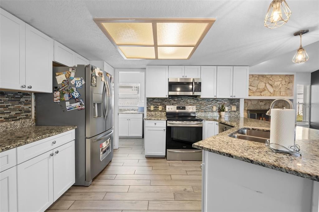 For Sale: $335,000 (3 beds, 2 baths, 1954 Square Feet)