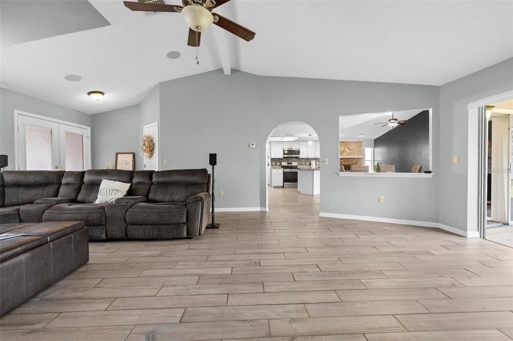 For Sale: $335,000 (3 beds, 2 baths, 1954 Square Feet)