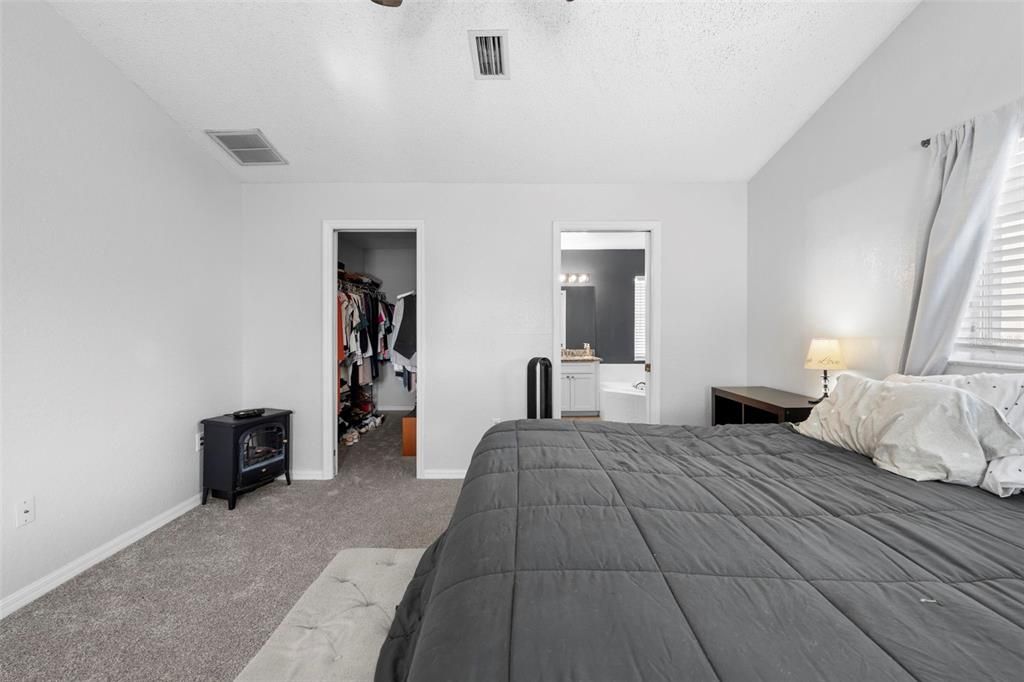 For Sale: $335,000 (3 beds, 2 baths, 1954 Square Feet)