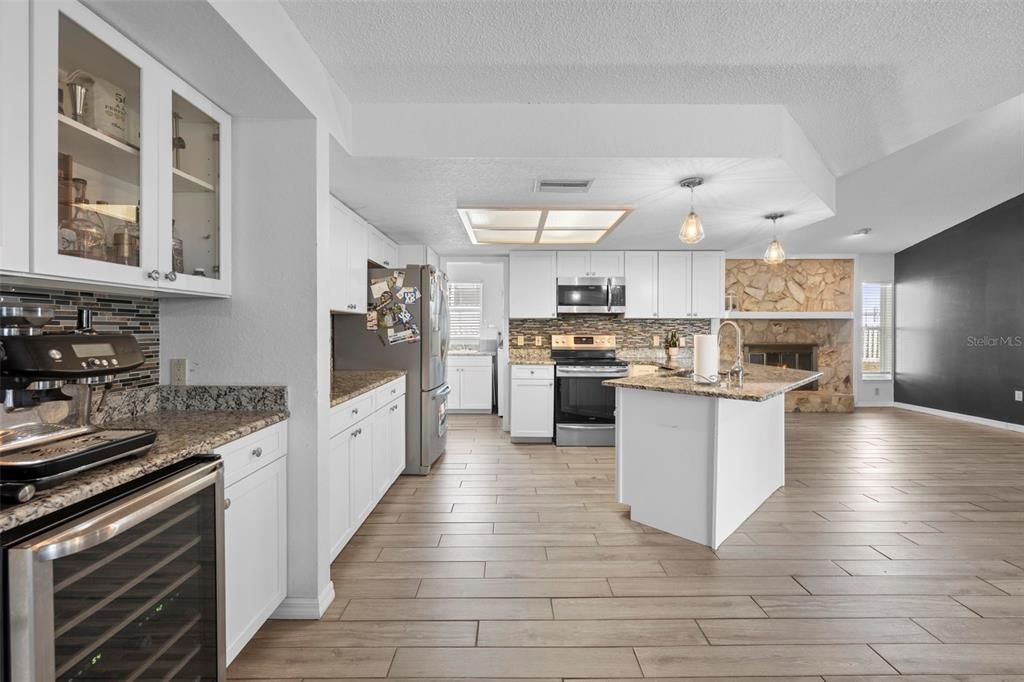 For Sale: $335,000 (3 beds, 2 baths, 1954 Square Feet)