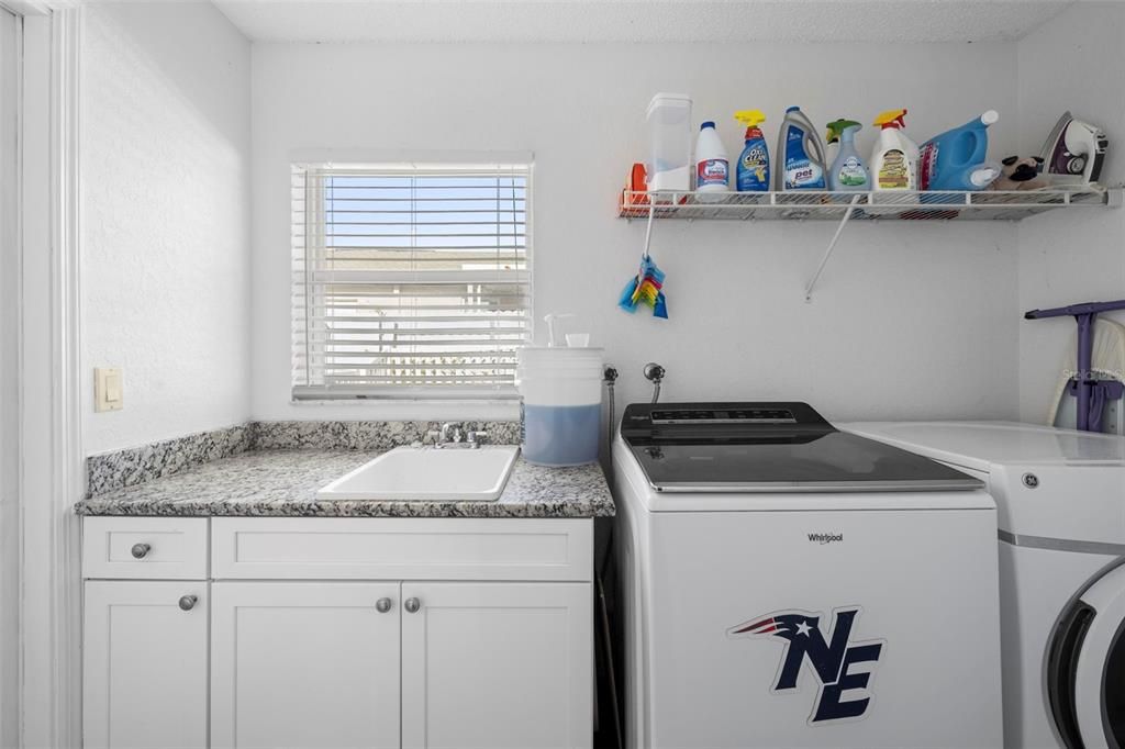 For Sale: $335,000 (3 beds, 2 baths, 1954 Square Feet)