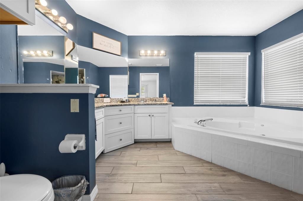 For Sale: $335,000 (3 beds, 2 baths, 1954 Square Feet)