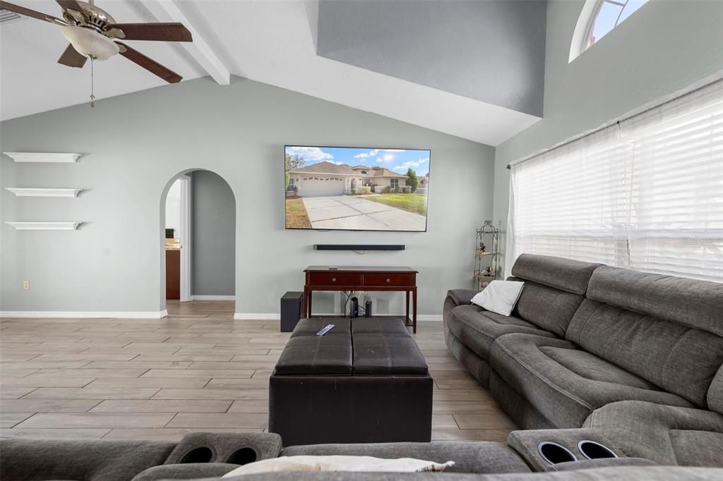 For Sale: $335,000 (3 beds, 2 baths, 1954 Square Feet)