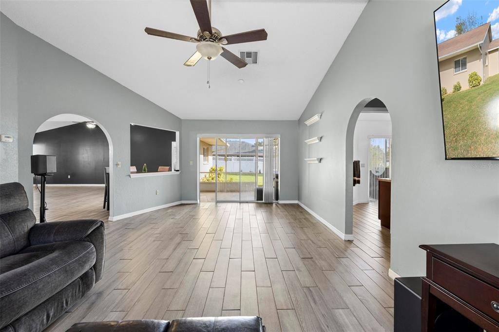 For Sale: $335,000 (3 beds, 2 baths, 1954 Square Feet)