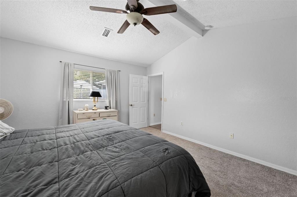 For Sale: $335,000 (3 beds, 2 baths, 1954 Square Feet)