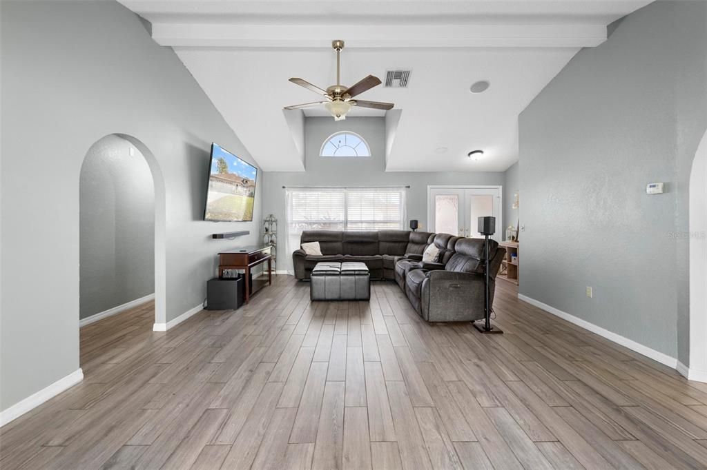 For Sale: $335,000 (3 beds, 2 baths, 1954 Square Feet)