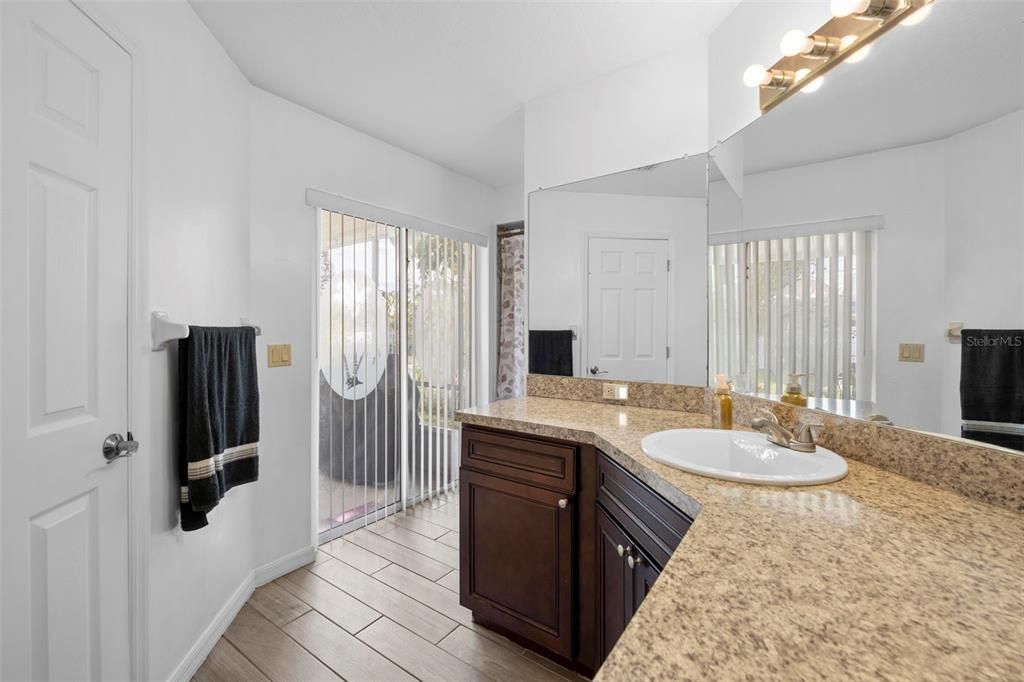 For Sale: $335,000 (3 beds, 2 baths, 1954 Square Feet)