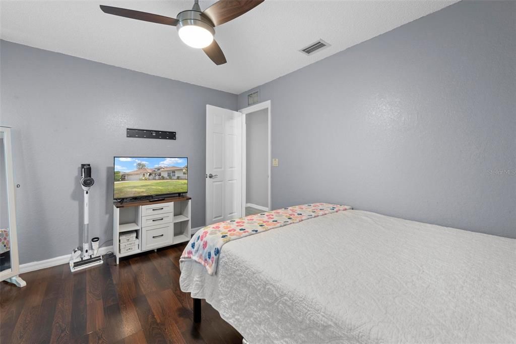 For Sale: $335,000 (3 beds, 2 baths, 1954 Square Feet)