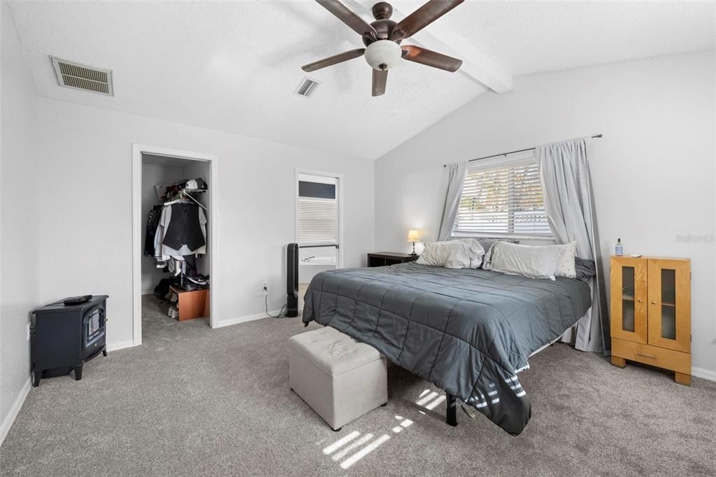 For Sale: $335,000 (3 beds, 2 baths, 1954 Square Feet)