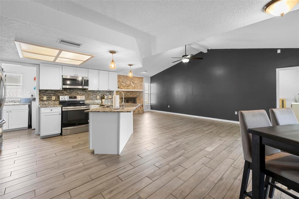 For Sale: $335,000 (3 beds, 2 baths, 1954 Square Feet)