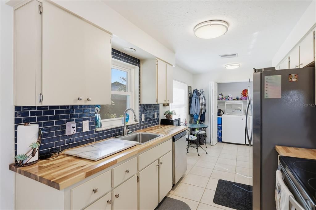 待售: $269,000 (2 贝兹, 2 浴室, 1163 平方英尺)