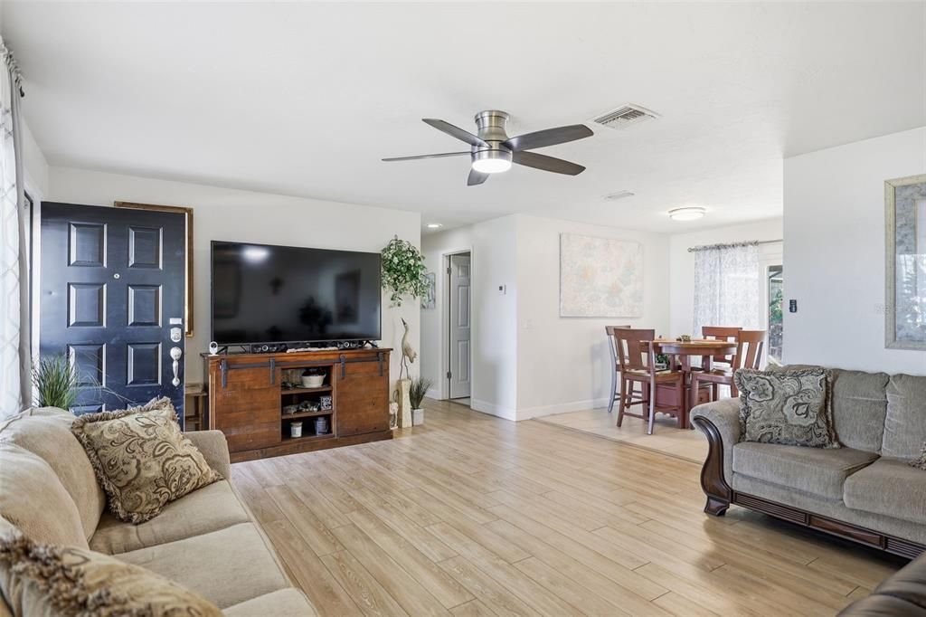 待售: $269,000 (2 贝兹, 2 浴室, 1163 平方英尺)