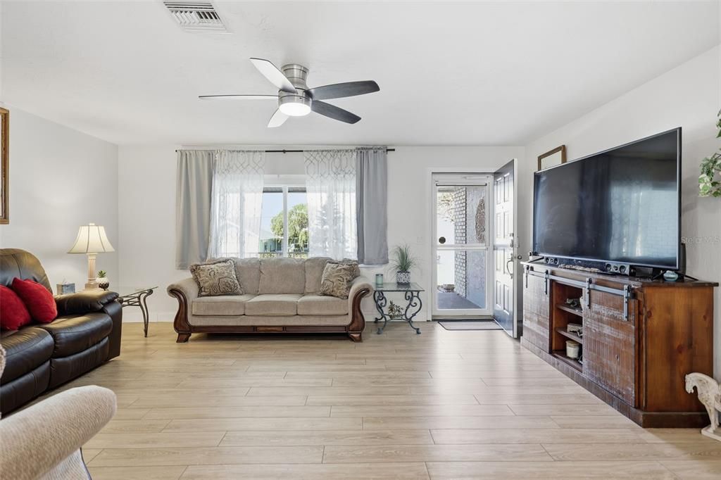 待售: $269,000 (2 贝兹, 2 浴室, 1163 平方英尺)