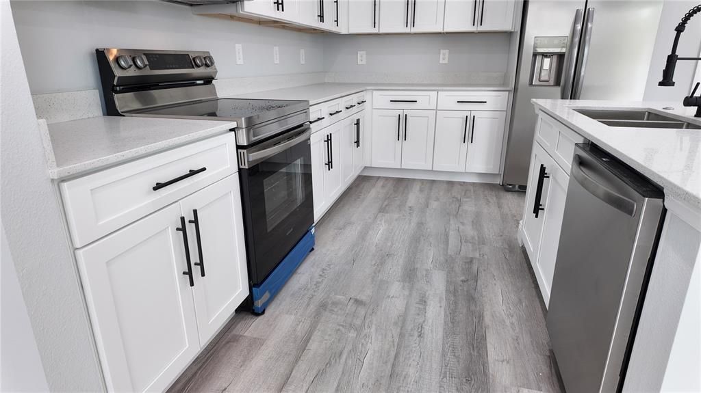 待售: $358,000 (4 贝兹, 3 浴室, 2113 平方英尺)