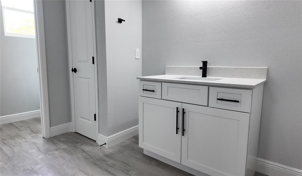 待售: $358,000 (4 贝兹, 3 浴室, 2113 平方英尺)