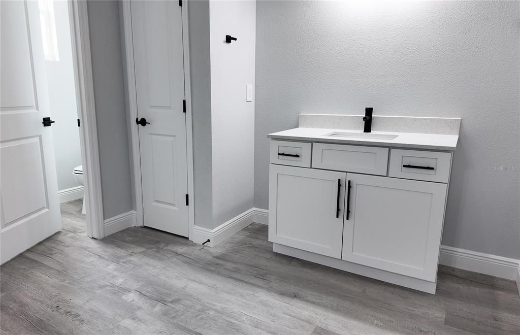 待售: $358,000 (4 贝兹, 3 浴室, 2113 平方英尺)