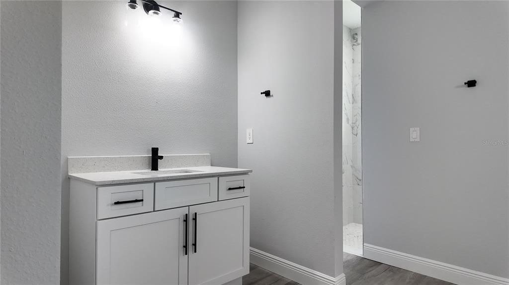 待售: $358,000 (4 贝兹, 3 浴室, 2113 平方英尺)