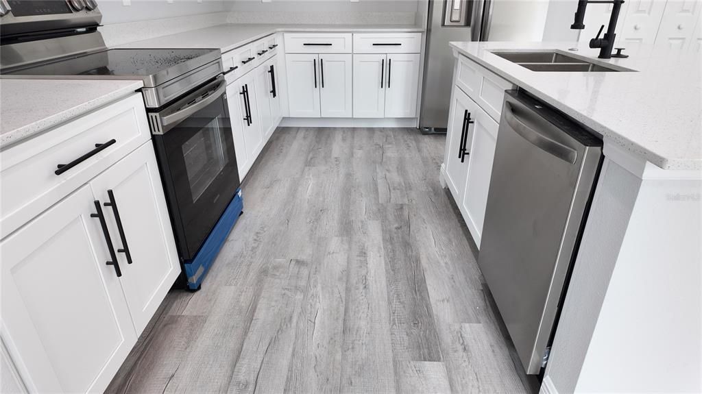 待售: $358,000 (4 贝兹, 3 浴室, 2113 平方英尺)