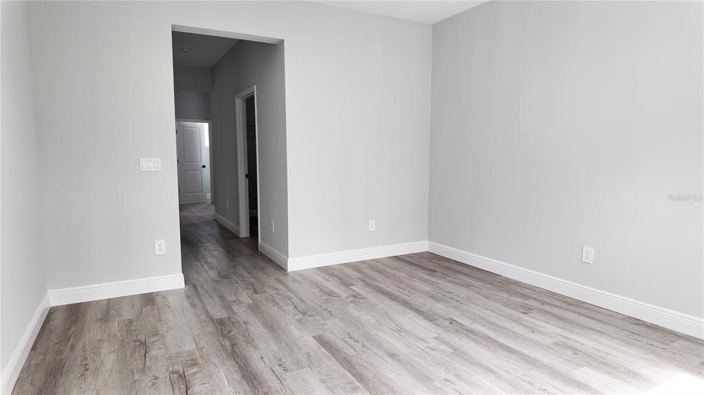 待售: $358,000 (4 贝兹, 3 浴室, 2113 平方英尺)