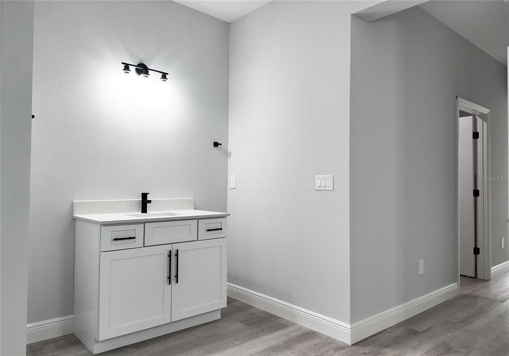 待售: $358,000 (4 贝兹, 3 浴室, 2113 平方英尺)