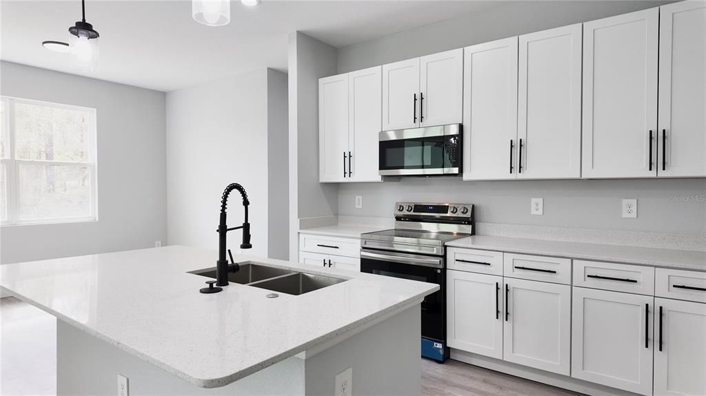 待售: $358,000 (4 贝兹, 3 浴室, 2113 平方英尺)