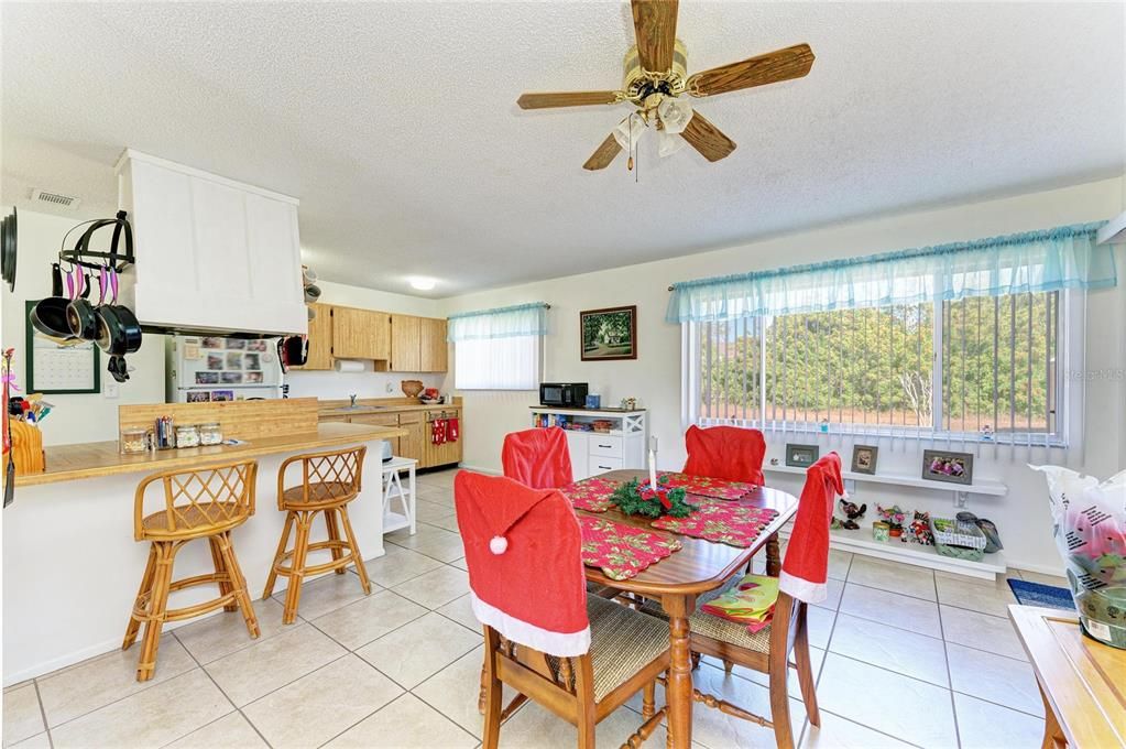 На продажу: $220,000 (2 спален, 2 ванн, 1176 Квадратных фут)