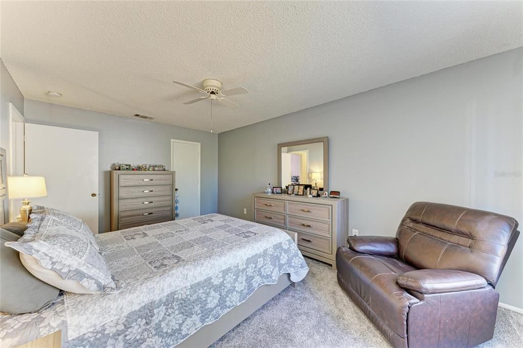 На продажу: $220,000 (2 спален, 2 ванн, 1176 Квадратных фут)