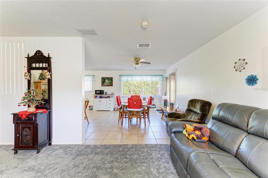 На продажу: $220,000 (2 спален, 2 ванн, 1176 Квадратных фут)