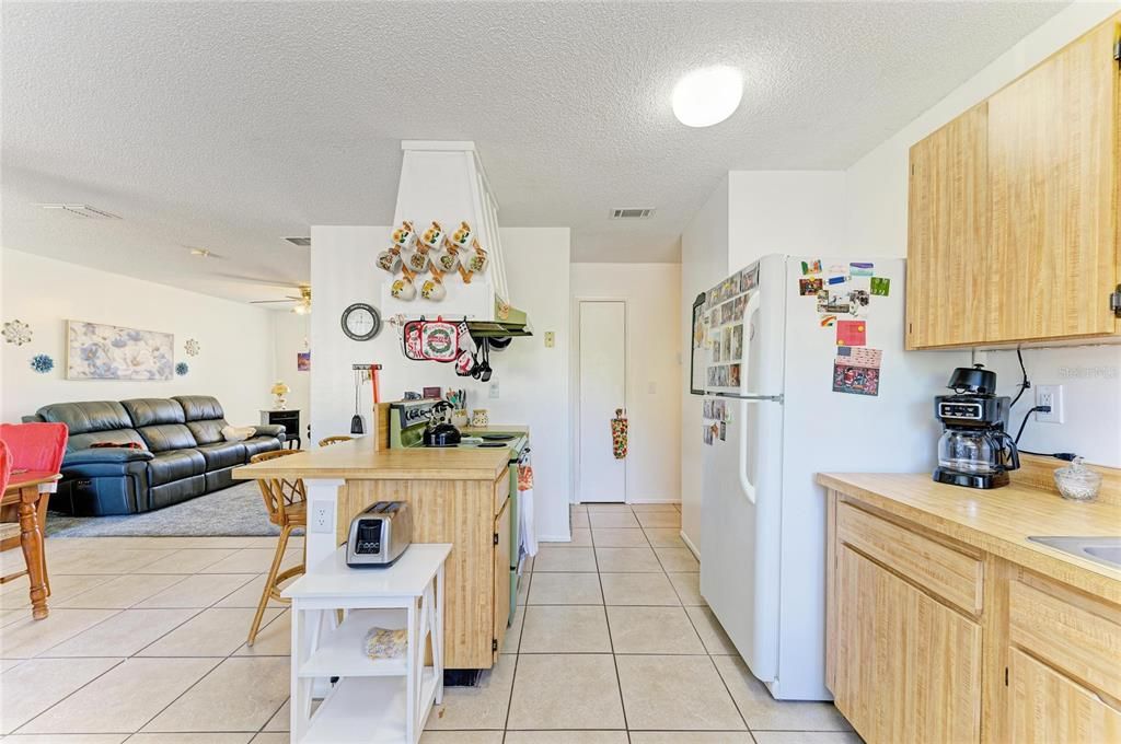 На продажу: $220,000 (2 спален, 2 ванн, 1176 Квадратных фут)