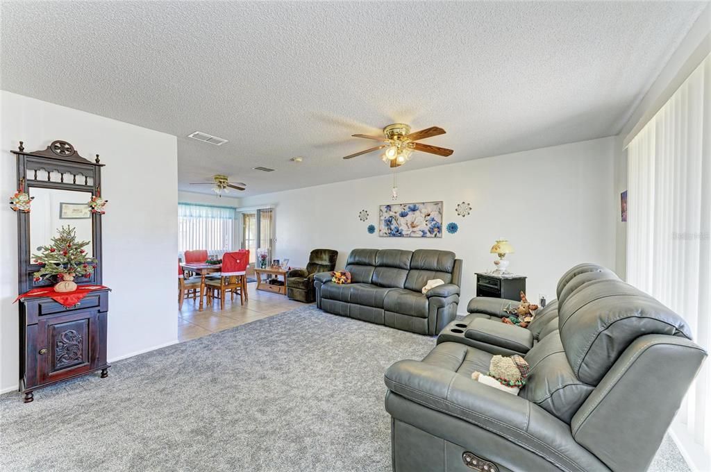 На продажу: $220,000 (2 спален, 2 ванн, 1176 Квадратных фут)