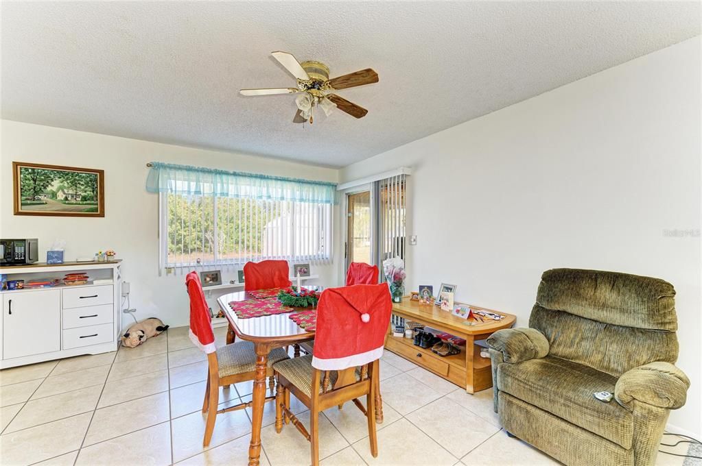 На продажу: $220,000 (2 спален, 2 ванн, 1176 Квадратных фут)