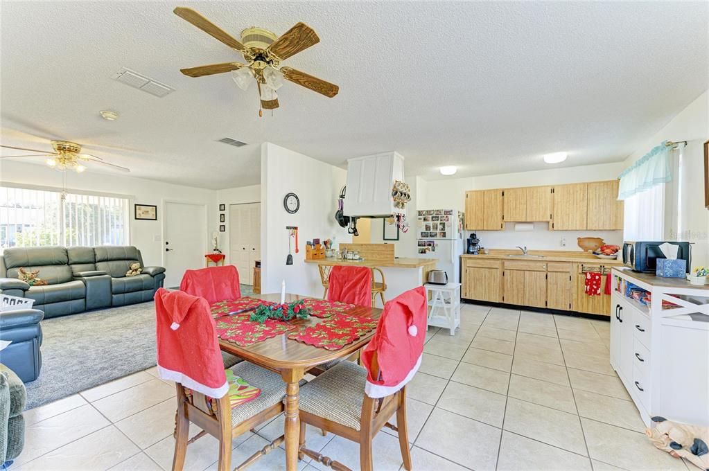 На продажу: $220,000 (2 спален, 2 ванн, 1176 Квадратных фут)